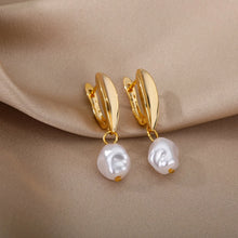 Load image into Gallery viewer, Classic Pearl Drop Earrings